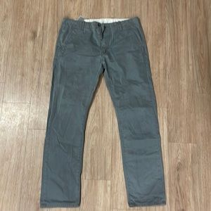 Levi’s 33x32 khaki pant grey